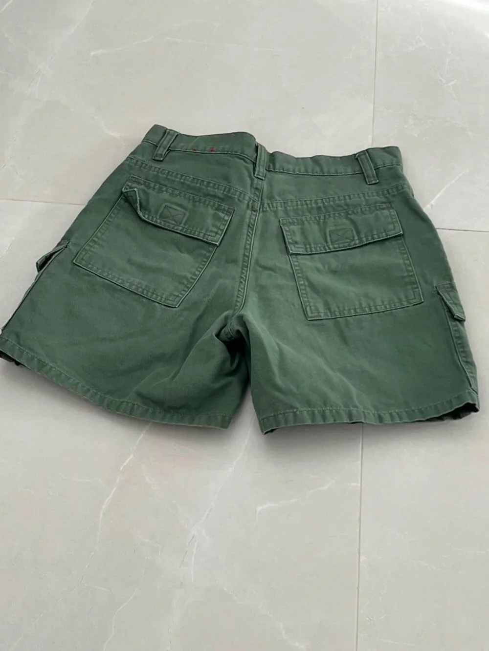 Gloria Vanderbilt Olive Green Cargo Utility Shorts (Size 4 - runs Small)